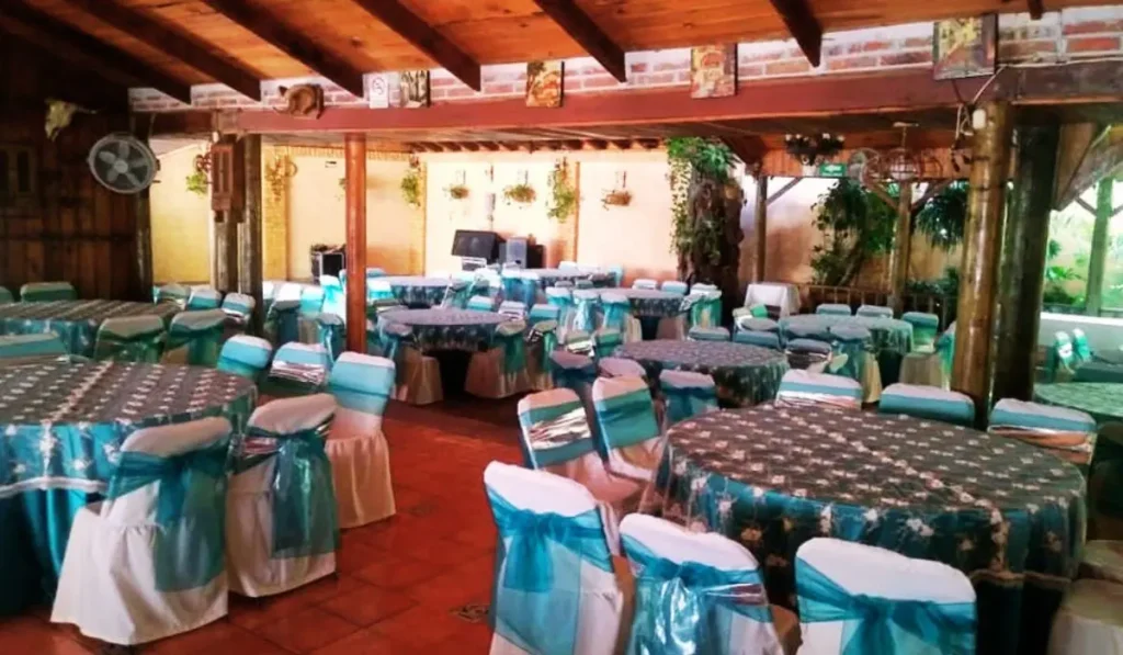 Salones Del Rio y Cabañas